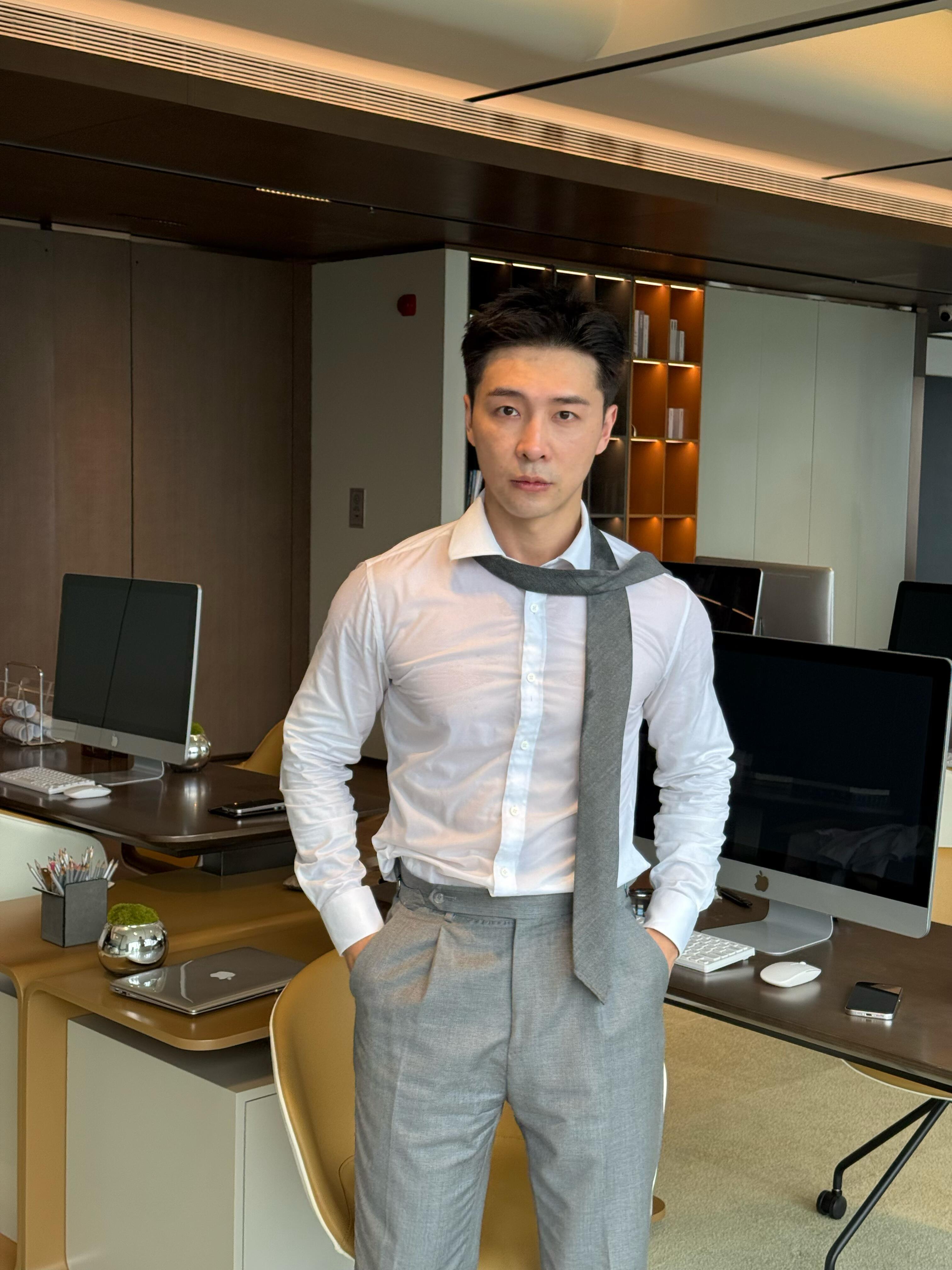 元軒在工作室的生活照